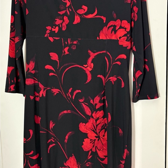 Elegant Red Floral Wrap Dress​ - Picture 2 of 3